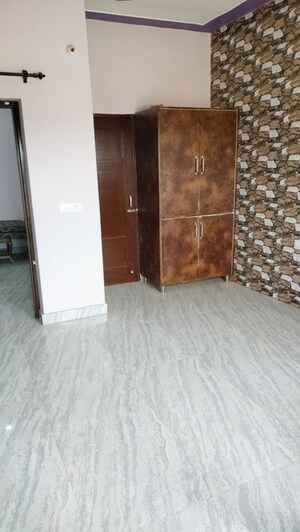 Room in 3 BHK Builder Floor at Sunny Enclave – for Rent