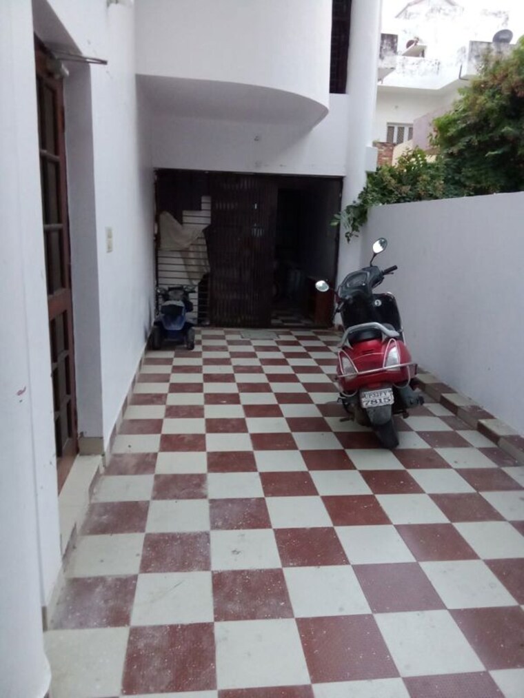  Parking, asha-ashirwad 3 Bedroom 2200 Sq.Ft. Independent House In Indira Nagar Lucknow 10318720