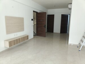 Room in 3 BHK Apartment at Smart World Orchard, Sector 61 – for Sale