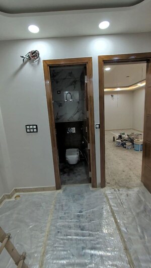 Furnished Amenities in 2 BHK Builder Floor at Pitampura – for Rent