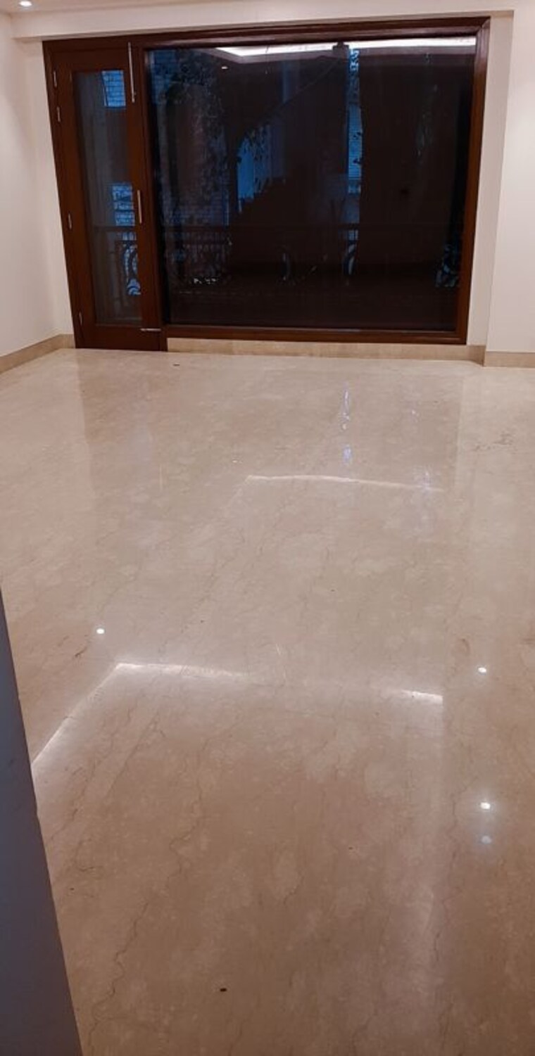 Room, panchsheel park 4 Bedroom 500 Sq.Yd. Builder Floor In Panchsheel Park Delhi 10318754