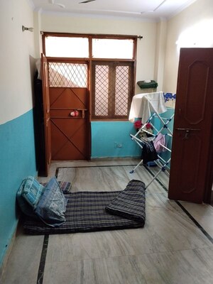 Bedroom in 1 BHK Apartment at Bhogal – for Rent