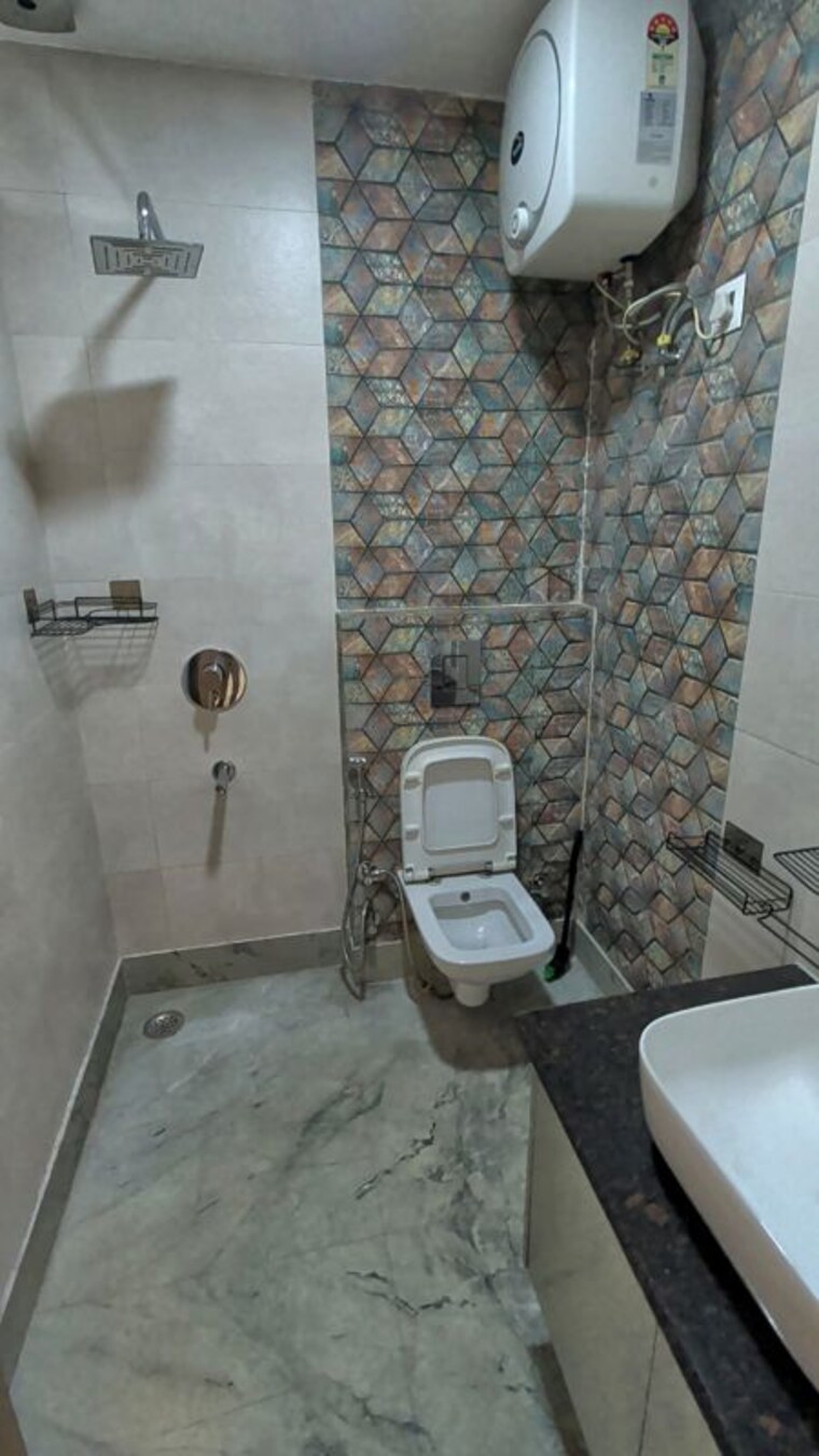 Bathroom, pitampura 2 Bedroom 850 Sq.Ft. Builder Floor In Pitampura Delhi 10318791