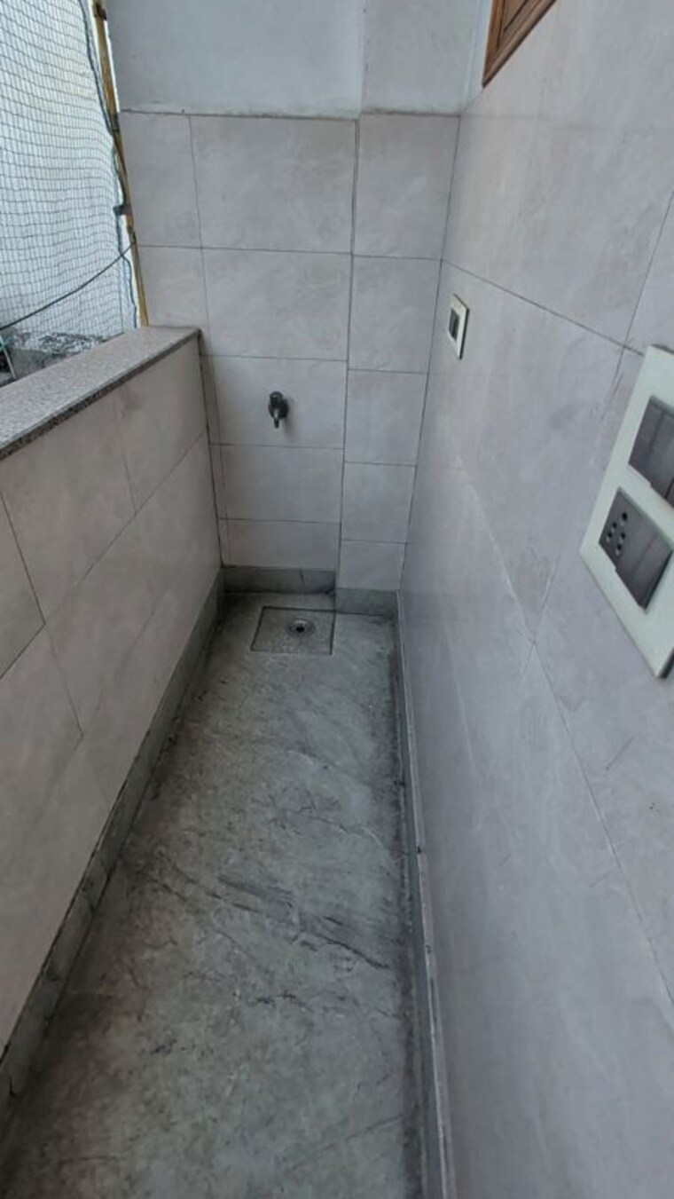 Bathroom, pitampura 2 Bedroom 850 Sq.Ft. Builder Floor In Pitampura Delhi 10318791