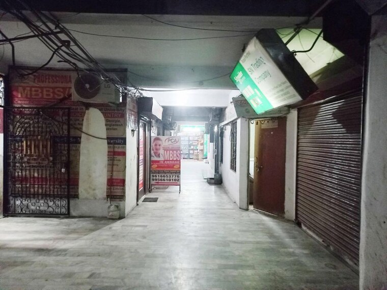  Parking, goel-palace Commercial Office Space 600 Sq.Ft. In Indira Nagar Lucknow 10318796