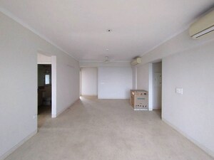 Room in 4 BHK Apartment at DLF Regal Gardens, Sector 90 – for Sale