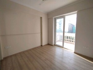 Room in 4 BHK Apartment at DLF Regal Gardens, Sector 90 – for Sale