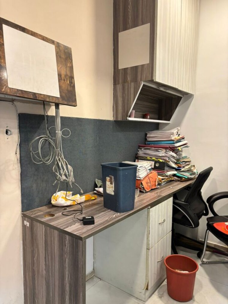 Kitchen, grandslam-ithum Commercial Office Space 570 Sq.Ft. In Sector 62 Noida 10318828