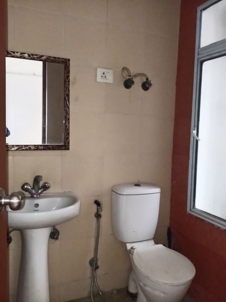 Bathroom, mahagun-my-woods 2.5 Bedroom 1110 Sq.Ft. Apartment In Sector 16c Greater Noida Greater Noida 10318881