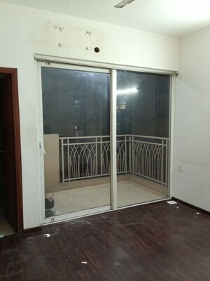 Room in 2.5 BHK Apartment at Mahagun My Woods, Sector 16c Greater Noida – for Rent