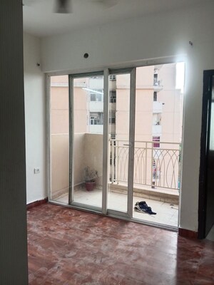 Room in 2.5 BHK Apartment at Mahagun My Woods, Sector 16c Greater Noida – for Rent