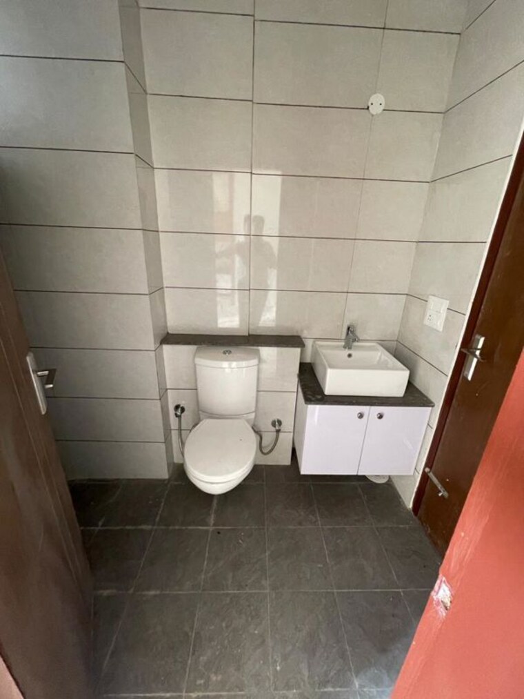 Bathroom, sbp-gateway-of-dreams 3 Bedroom 1500 Sq.Ft. Apartment In Dhakoli Zirakpur 10318860