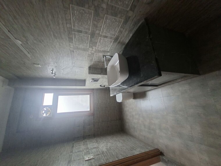 Bathroom, sector 48 3 Bedroom 300 Sq.Mt. Builder Floor In Sector 48 Noida 10318877