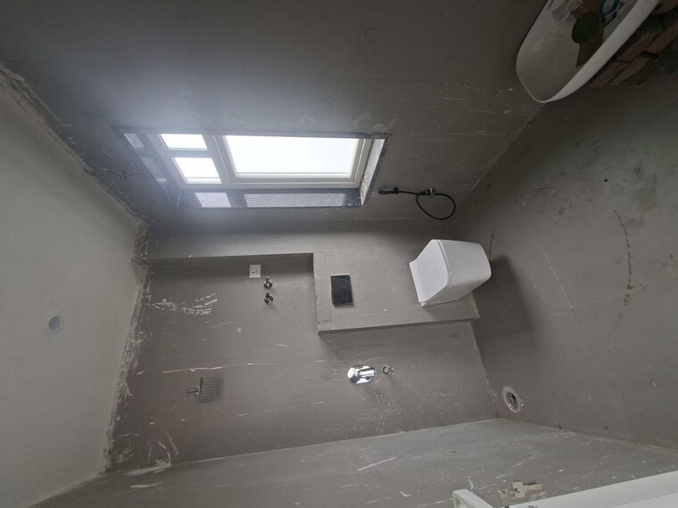 Bathroom, sector 48 3 Bedroom 300 Sq.Mt. Builder Floor In Sector 48 Noida 10318877