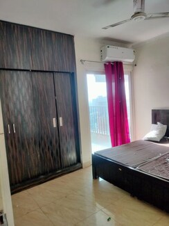 3 BHK + Pooja Room,Servant Room,Study Room,Extra Room,Basement,Store Room Builder Floor For Rent in Gaur Yamuna City 16th Park View