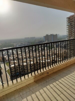 Balcony in 3 BHK Builder Floor at Gaur Yamuna City 16th Park View, Gaur Yamuna City – for Rent