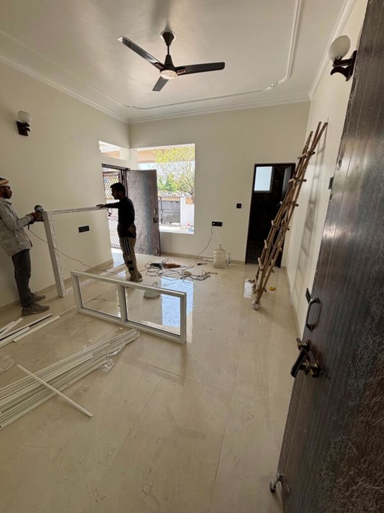 Room, rwa-apartments-sector-61 3 Bedroom 260 Sq.Mt. Independent House In Sector 61 Noida 10318895