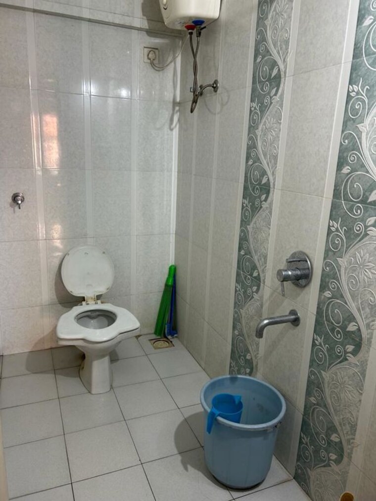 Bathroom, deep-mala 3 Bedroom 1200 Sq.Ft. Apartment In Pimple Saudagar Pune 10318923