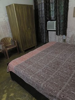 1 Rk+ Extra Room Independent House For Rent in RWA Apartments Sector 30