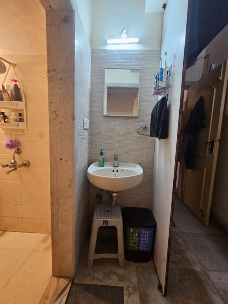 Bathroom, hiranandani-gardens-canna 1 Bedroom 450 Sq.Ft. Apartment In Powai Mumbai 10318938