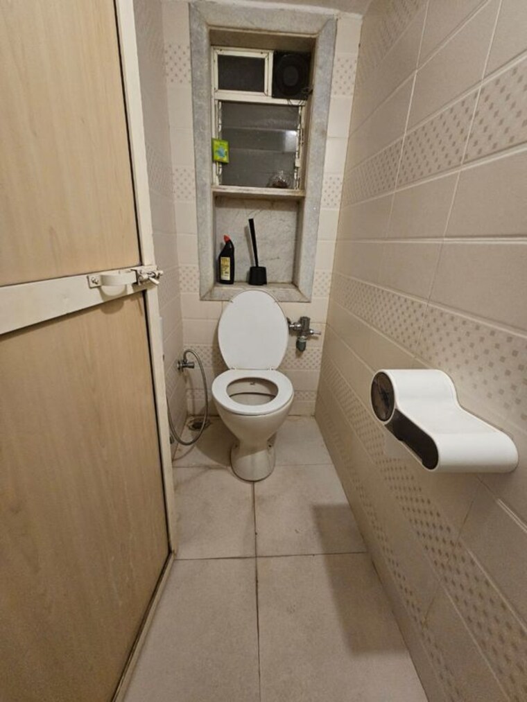 Bathroom, hiranandani-gardens-canna 1 Bedroom 450 Sq.Ft. Apartment In Powai Mumbai 10318938