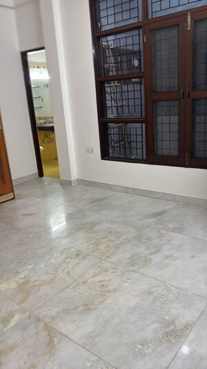 Room in 3 BHK Builder Floor at Amrapali Vaishali, Vaishali Sector 3 – for Sale