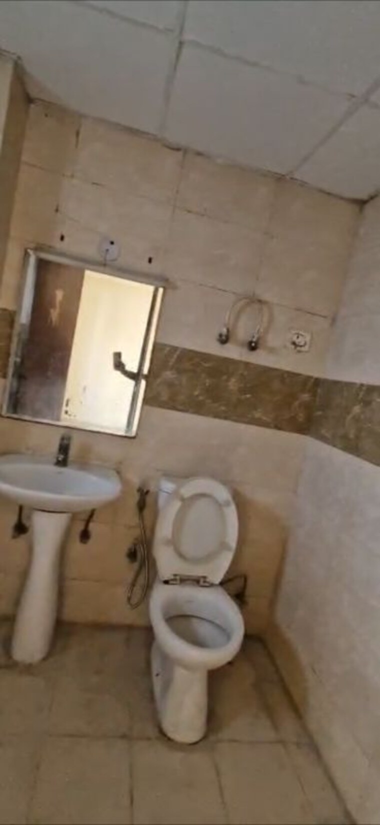 Bathroom, gulshan-vivante 4 Bedroom 2400 Sq.Ft. Apartment In Sector 137 Noida 10318915