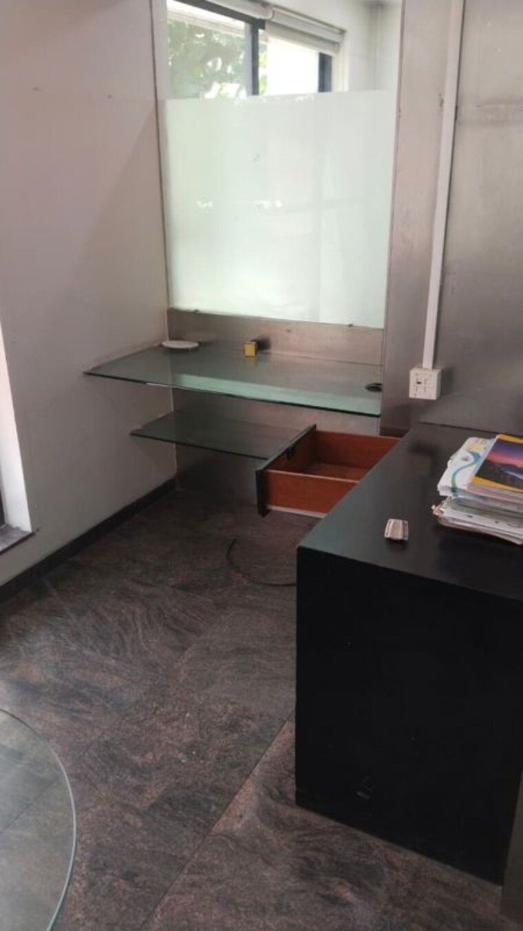 Kitchen, parmar-corporate-lounge Commercial Office Space 1000 Sq.Ft. In Fergusson College Road Pune 10318962