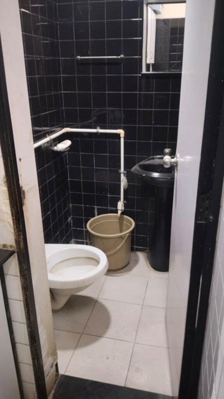 Bathroom, parmar-corporate-lounge Commercial Office Space 1000 Sq.Ft. In Fergusson College Road Pune 10318962