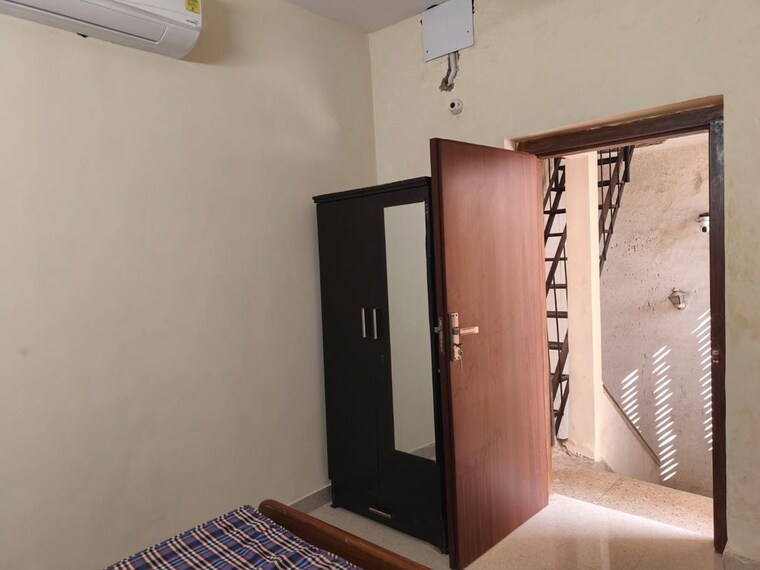 undefined, freedom fighters enclave 1 Bedroom 450 Sq.Ft. Builder Floor In Freedom Fighters Enclave Delhi 10318959