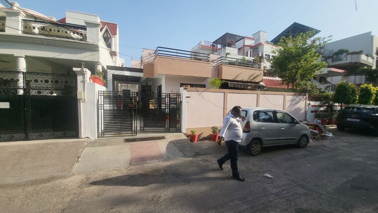Exterior View, alaknanda-apartment-gomti-nagar 3 Bedroom 3200 Sq.Ft. Independent House In Gomti Nagar Lucknow 10318984