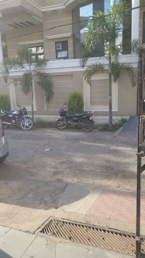 Parking in 3 BHK Independent House at Alaknanda Apartment Gomti Nagar, Gomti Nagar – for Sale