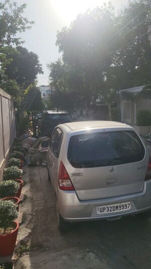 Parking in 3 BHK Independent House at Alaknanda Apartment Gomti Nagar, Gomti Nagar – for Sale