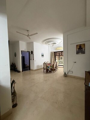 Room in 3 BHK Builder Floor at Nehru Enclave – for Rent