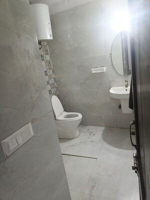 Bathroom in 1 RK Apartment at Arun Vihar, Sector 29 – for Rent