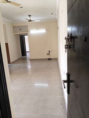Room in 2.5 BHK Apartment at Antriksh Golf View, Sector 78 – for Rent