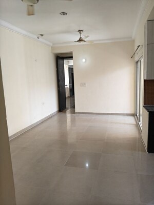 Room in 2.5 BHK Apartment at Antriksh Golf View, Sector 78 – for Rent
