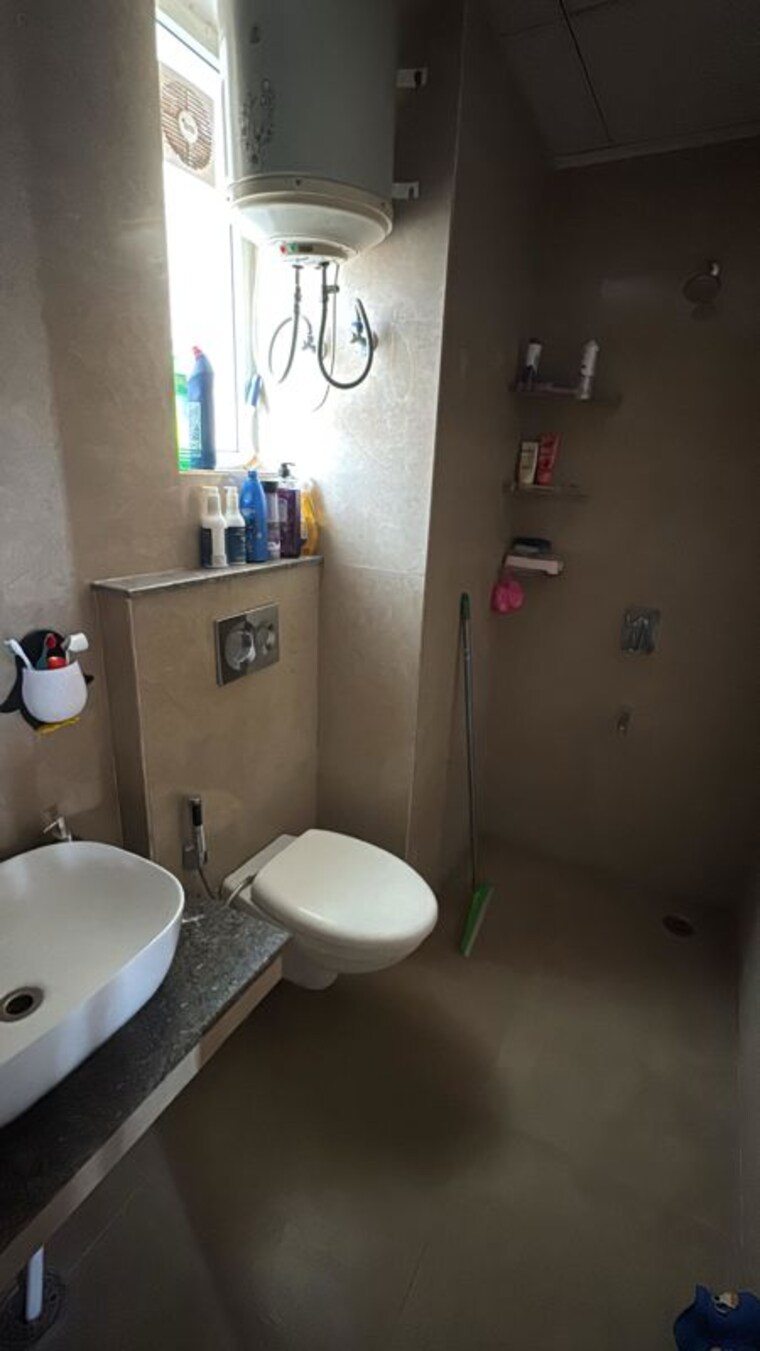 Bathroom, kharar road 3 Bedroom 1550 Sq.Ft. Apartment In Kharar Road Mohali 10319037