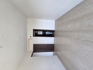 Room in 3 BHK Apartment at Kalpataru Magnus, Bandra East – for Rent