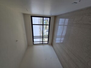 Room in 3 BHK Apartment at Kalpataru Magnus, Bandra East – for Rent