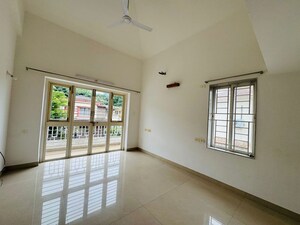 Room in 4 BHK Apartment at Shivranjani Apartment, Kothrud – for Sale