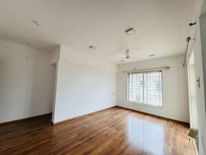 Room in 4 BHK Apartment at Shivranjani Apartment, Kothrud – for Sale