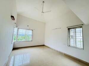 Room in 4 BHK Apartment at Shivranjani Apartment, Kothrud – for Sale