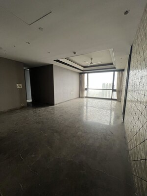 Room in 3 BHK Apartment at Lodha Trump Tower, Worli – for Rent