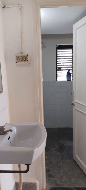 Bathroom in 1 BHK Apartment at Kothrud – for Rent