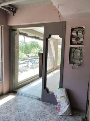 Room in  Showroom at Sola – for Rent