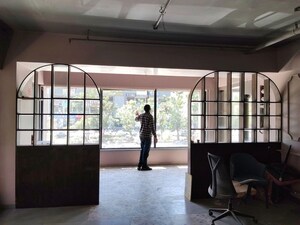  Showroom For Rent in Sola