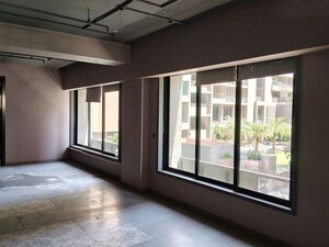 Room in  Showroom at Sola – for Rent