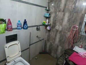 Furnished Amenities in 3 BHK Builder Floor at Rohini Sector 16 – for Sale