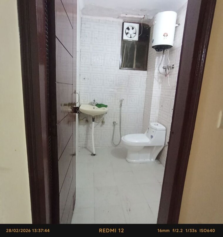 Bathroom, freedom fighters enclave 1 Bedroom 450 Sq.Ft. Builder Floor In Freedom Fighters Enclave Delhi 10319124